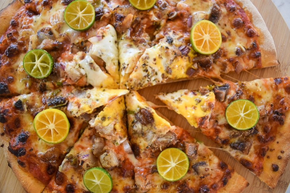 sisig pizza | ciao pizzeria by the sea | sundowners bolinao | themhayonnaise